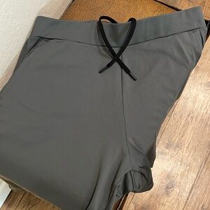 New 32 Degrees Cool Stretch, Zip Pockets, Comfort Soft Sport Performance Shorts!